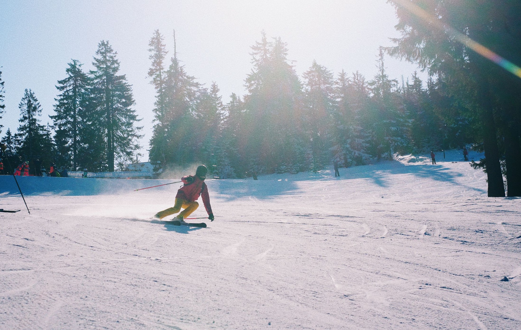 Továbbra is nyitva tart a Madarasi Hargita Síközpont, csodás az időjárás