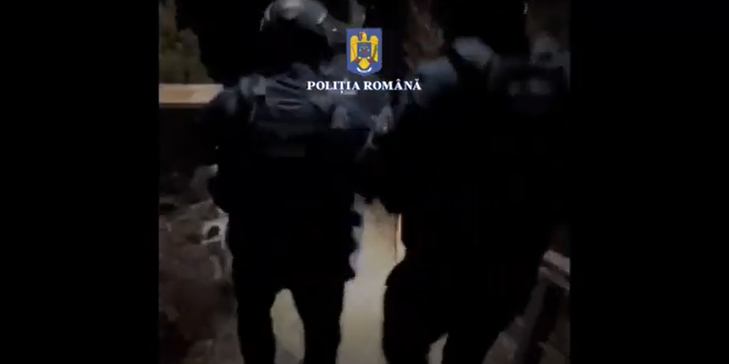 (Videó) Házkutatások Maros megyében: temetkezési vállalatot gyanúsítanak adócsalással