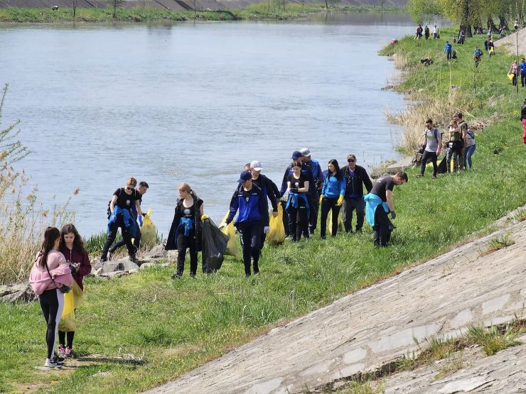 Idén is közösen kitakarítjuk a Maros partot