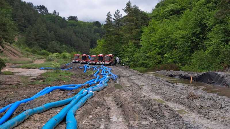 Lebetonozzák a patakot a parajdi sóbányánál