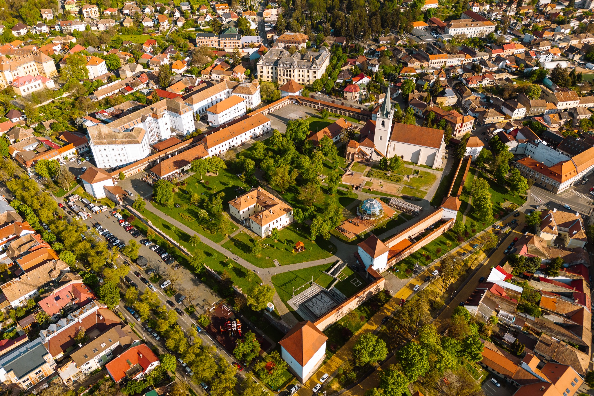 Május 9–11. – Kulturális pezsgés Marosvásárhelyen: kiállítások, színház, zene és gasztronómia a város szívében