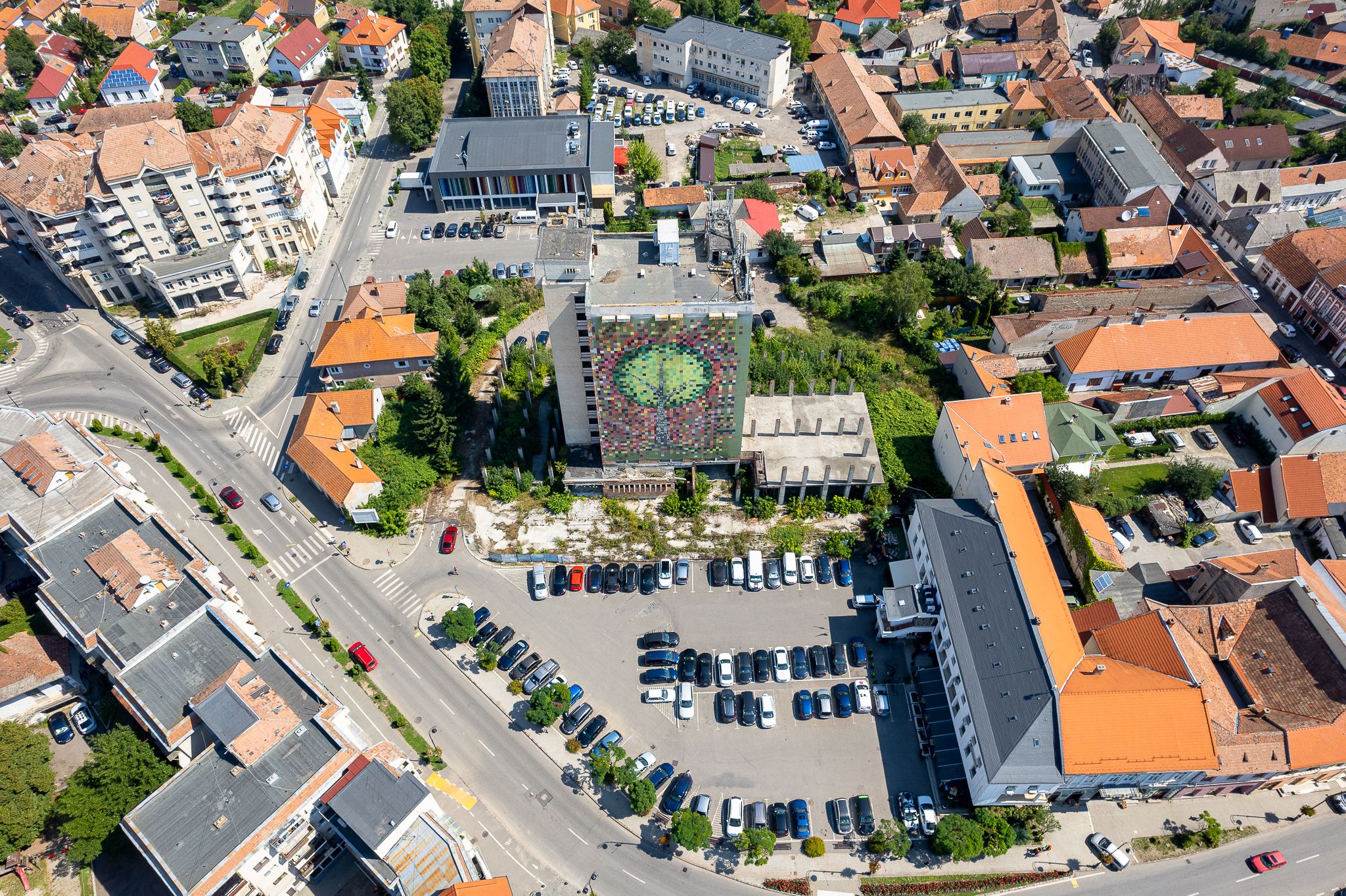 Elkezdődik az egykori Bodok szálloda lebontása Sepsiszentgyörgyön, a munkálatok 6 hónapig tartanak