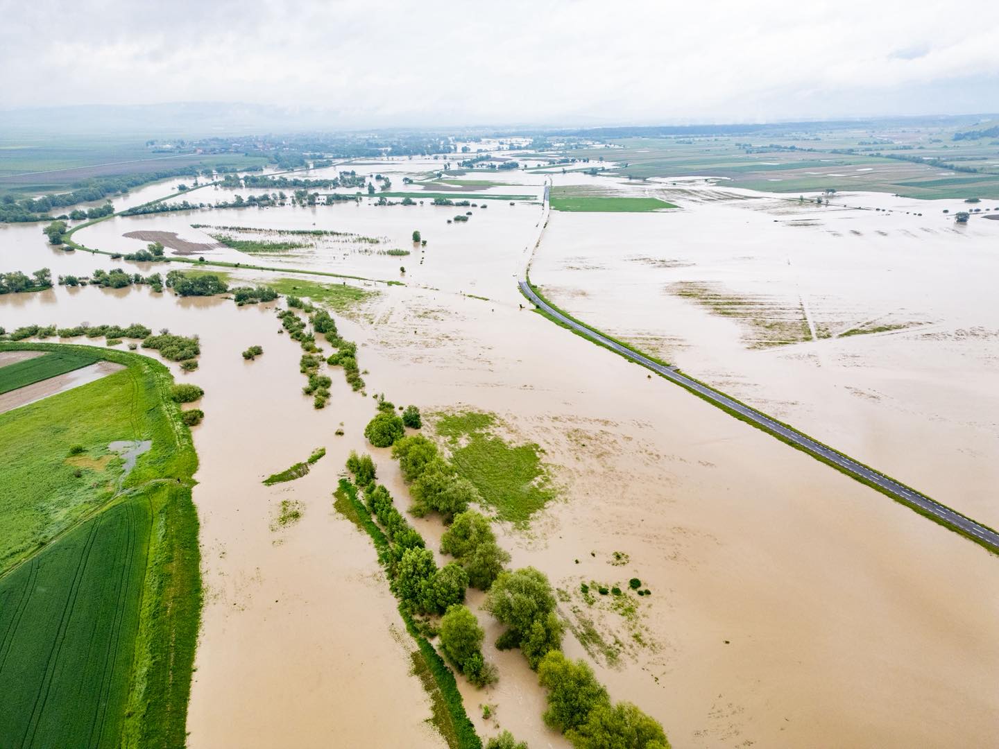 Segélyszállítmányt és mentőcsapatot indított Kovászna megyébe a Magyar Református Szeretetszolgálat