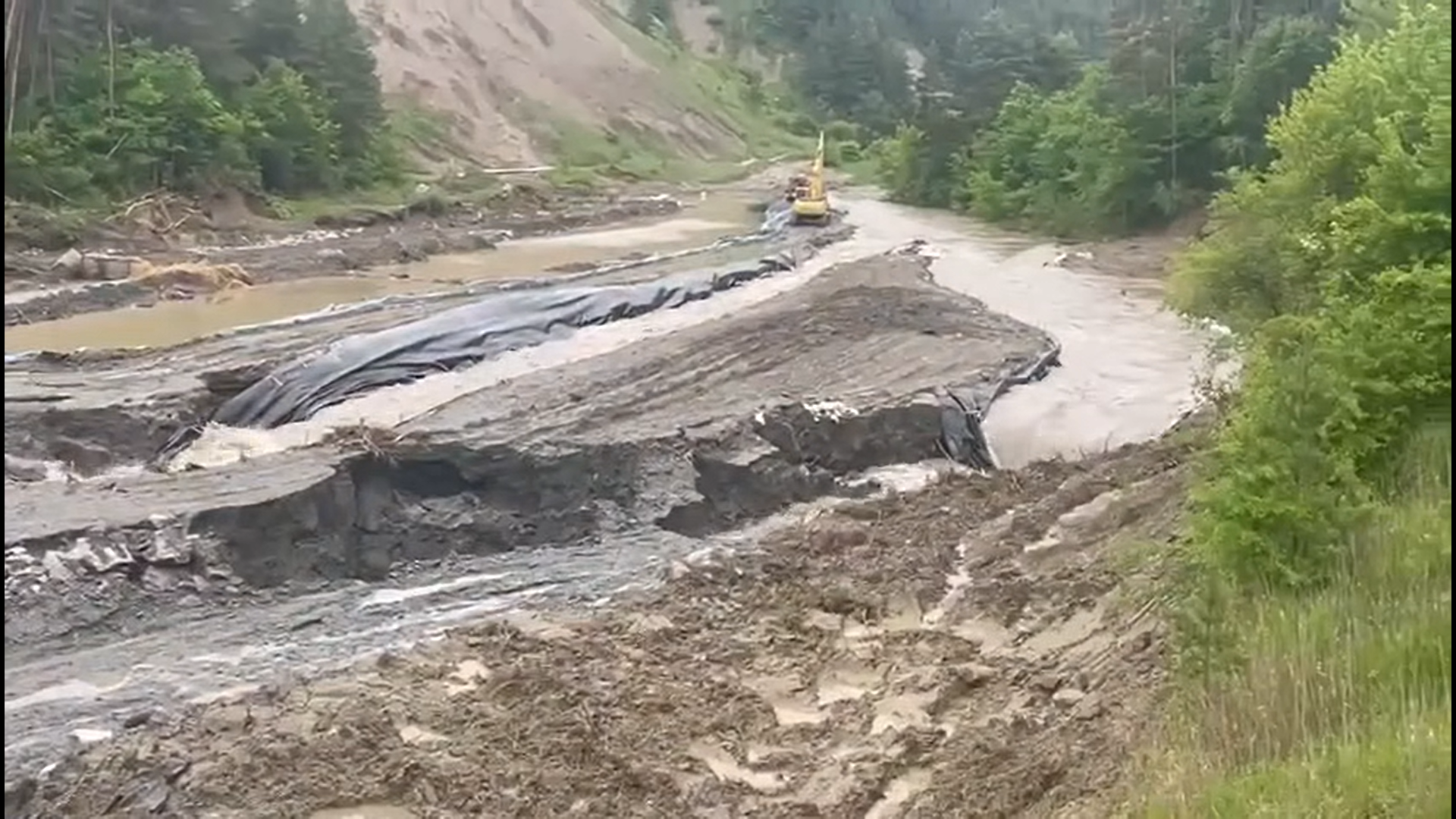 Hargita megyei prefektus: a víz ellenőrizhetetlen ütemben kezdett ismét beömleni a parajdi sóbányába; elvesztettük a csatát a természettel