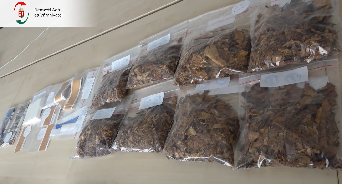 Teherautószámra gyártották a hamis cigarettát – lebukott egy nemzetközi bűnszervezet