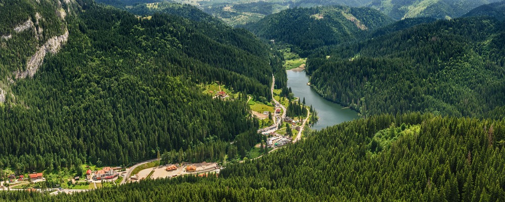Fehér pont mindazoknak, akik hozzájárultak a román turizmus szintjének emeléséhez, amelyet egyre jobban értékelnek nemzetközi szinten