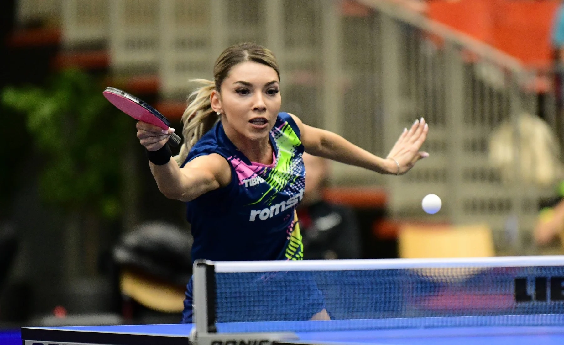 Magabiztos győzelemmel kezdett Szőcs Bernadette a női párosok között a dohai világbajnokságon