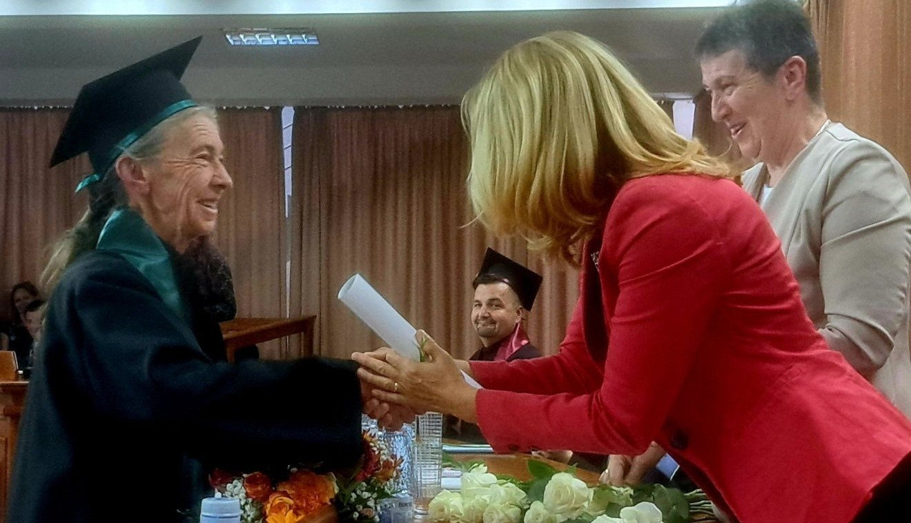 Sepsiszentgyörgyön egy 73 éves hölgy sikeresen diplomázott környezetmérnöki szakon