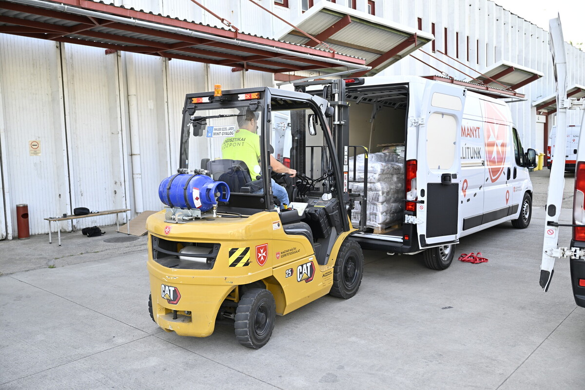 Útnak indult a Magyar Máltai Szeretetszolgálat 5 tonnás segélyszállítmánya Erdélybe