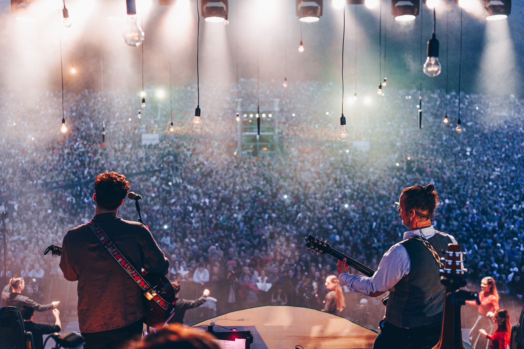 (Fotó) Csillagfényes éjszaka, ezrek a dallamok sodrásában – Bagossy-koncert Csíksomlyón