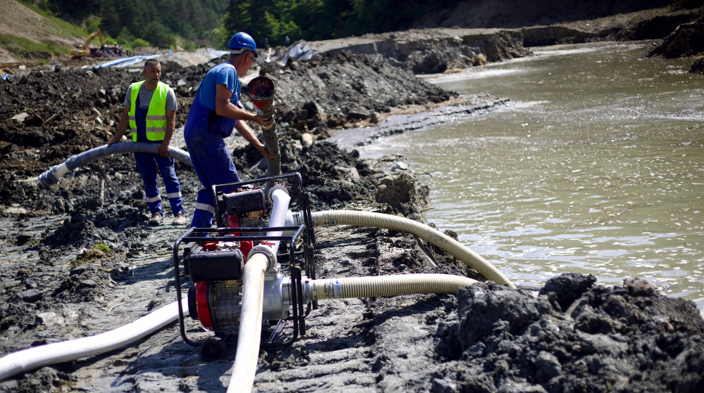 Tíz motoros szivattyú folyamatos működtetésével csökkentik a Korond-patak vizének sótartalmát