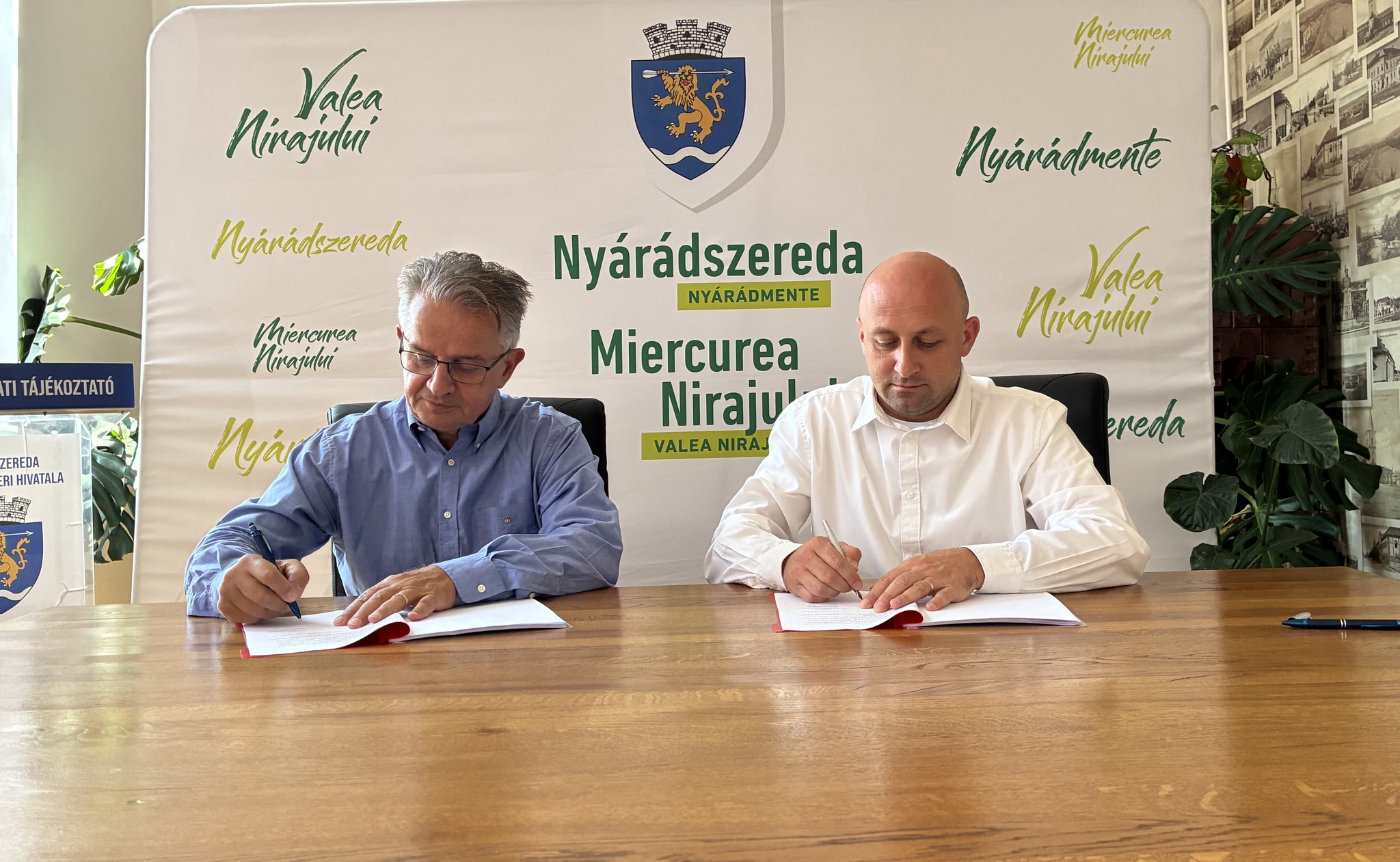 Aláírták a víz- és szennyvízhálózat bővítésére vonatkozó kivitelezési szerződést Nyárádszeredában