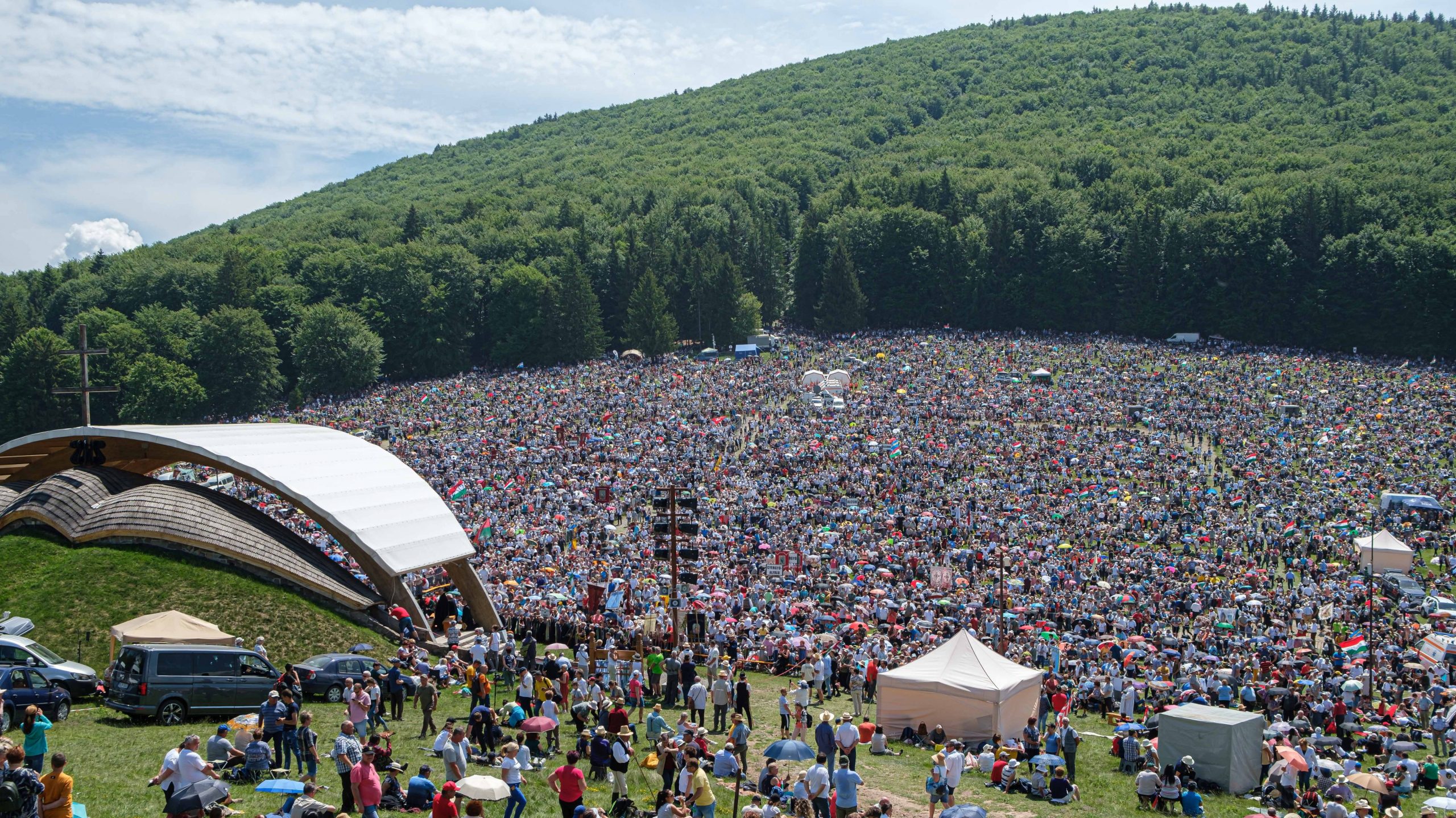 Itt nézheti vissza a csíksomlyói búcsút!