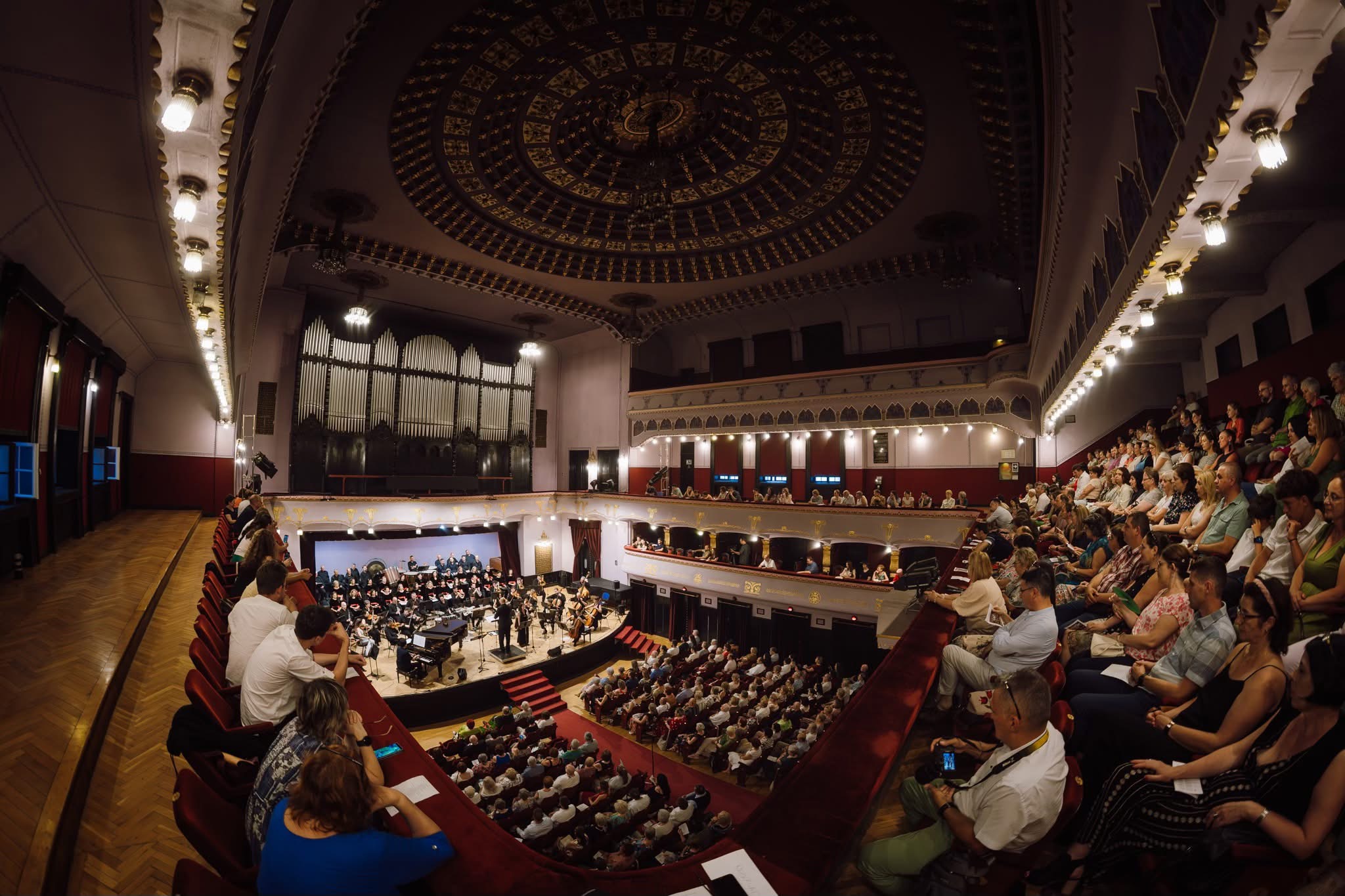 Felejthetetlen zenei utazás a Kultúrpalotában – Sikerrel zárult a „Classic Meets Tango” koncert