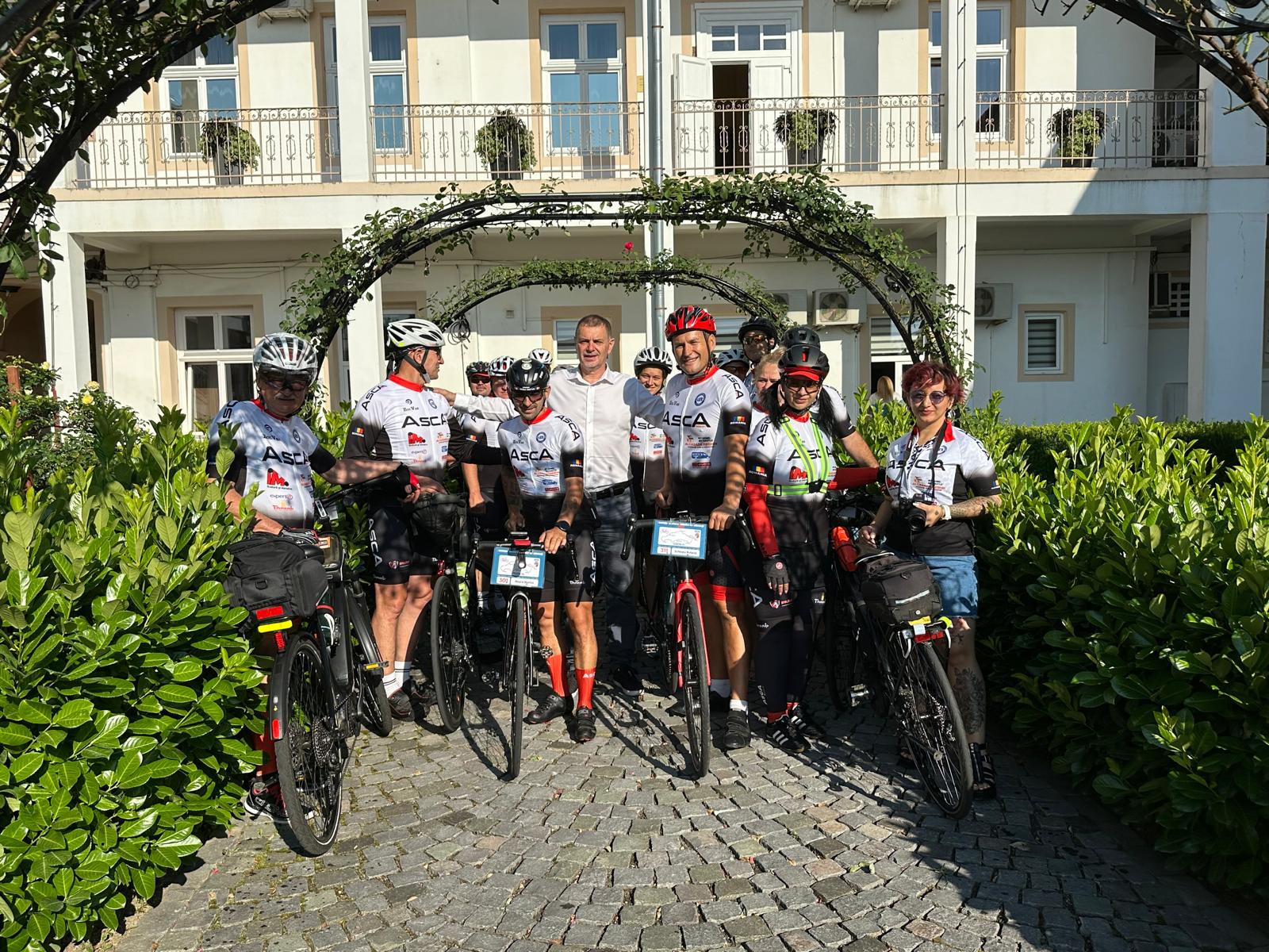 1.100 kilométeres kihívás: útnak indultak a szászrégeni kerékpárosok Chișinău felé