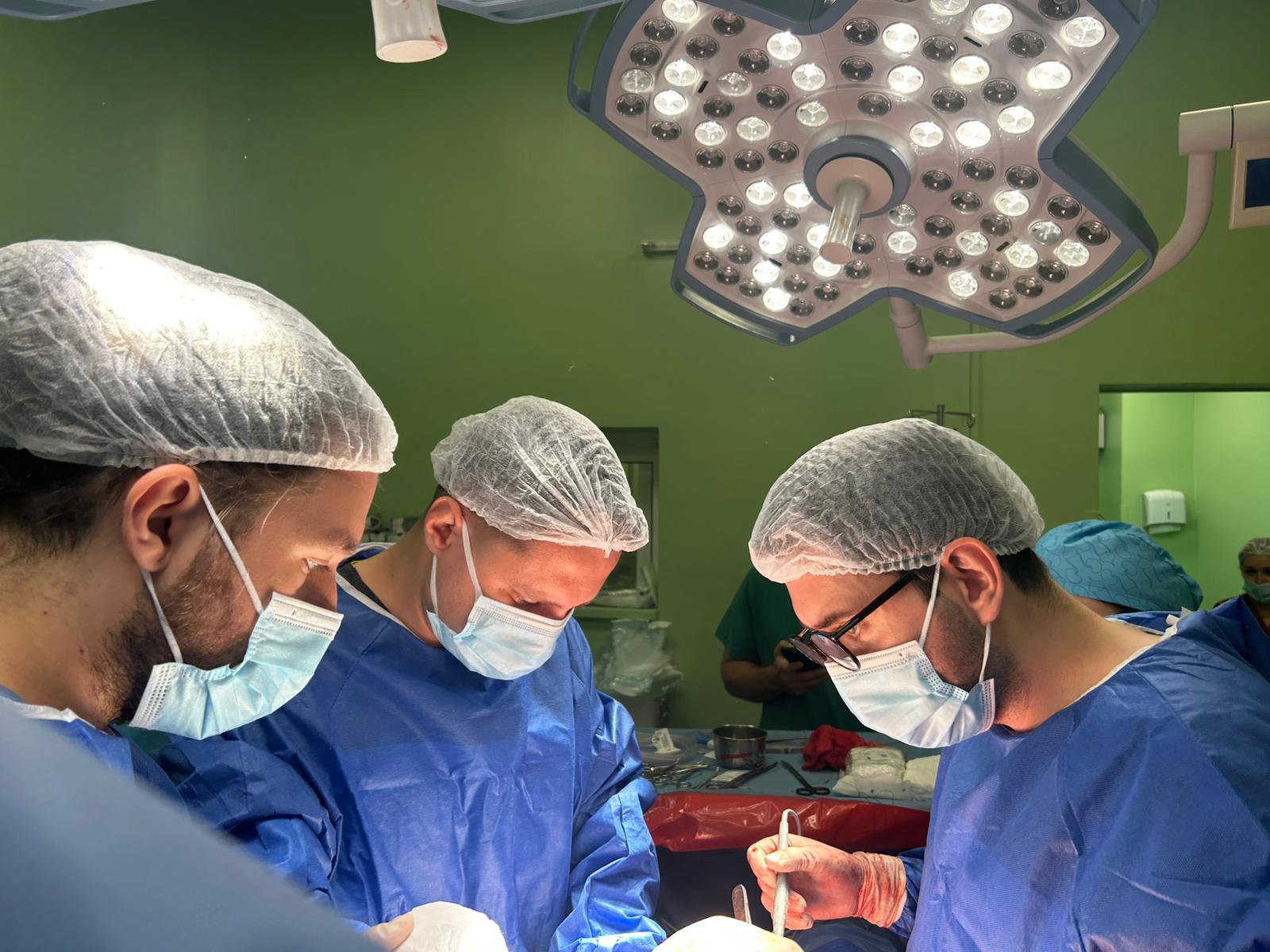 Egy 44 éves beteg szervei több életet menthetnek meg – újabb szerveltávolítást végeztek Marosvásárhelyen