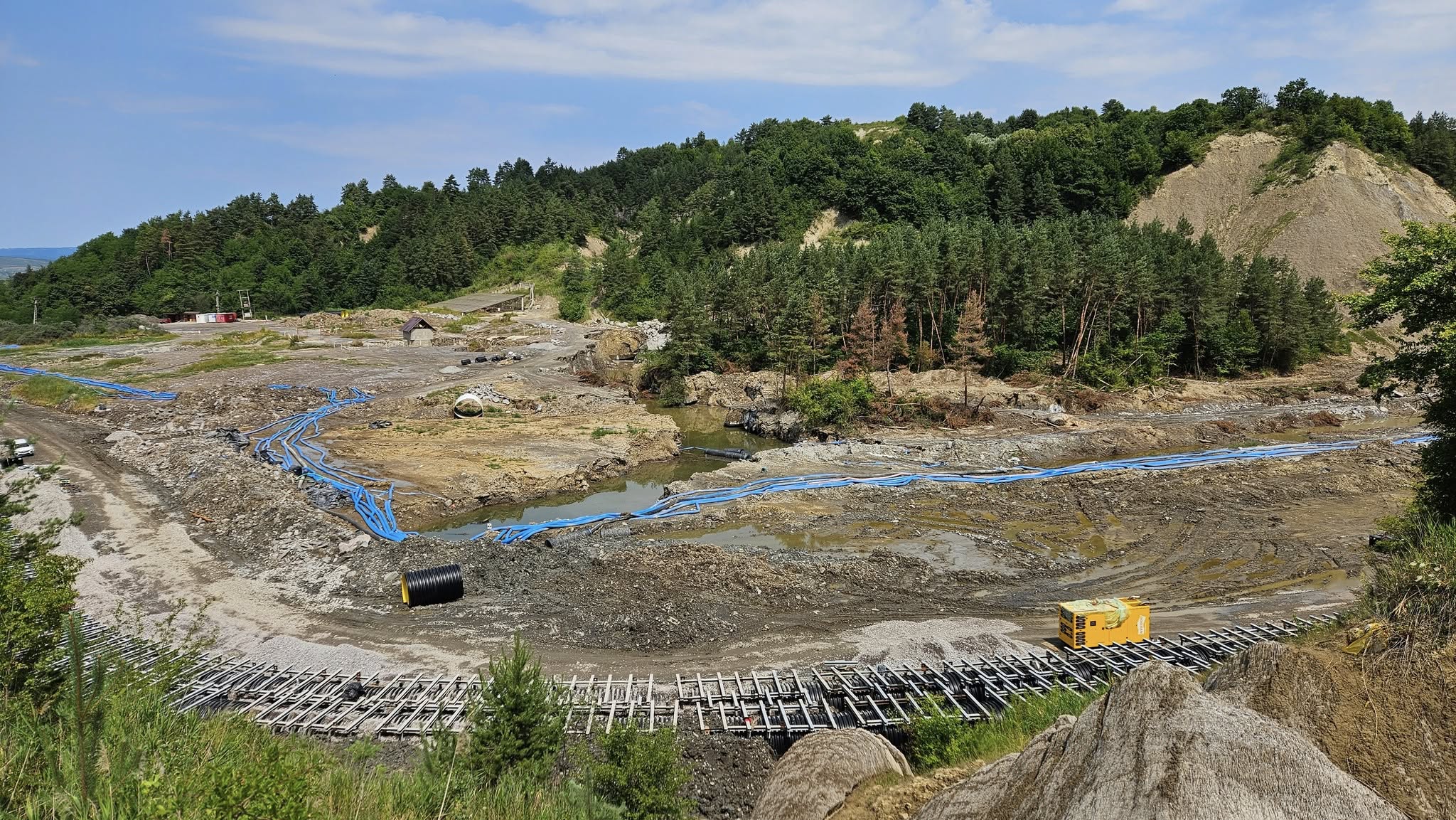 Parajdon nem a bánya sós vizét szivattyúzzák a patakba, hanem a Korond vizének átvezetését oldják meg így 