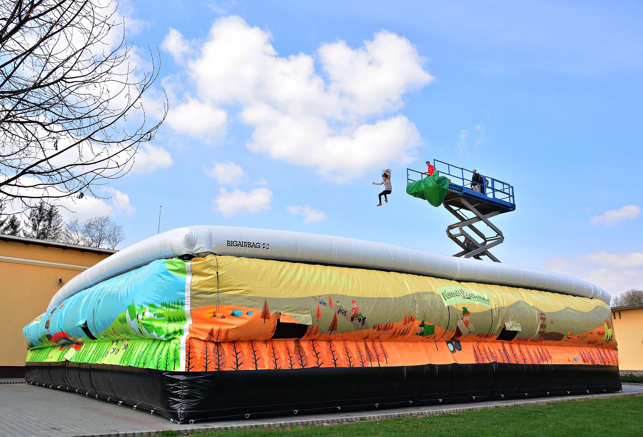 Extrém élmény Ivóban: Big Air Bag-ugrás akár 60 méterről