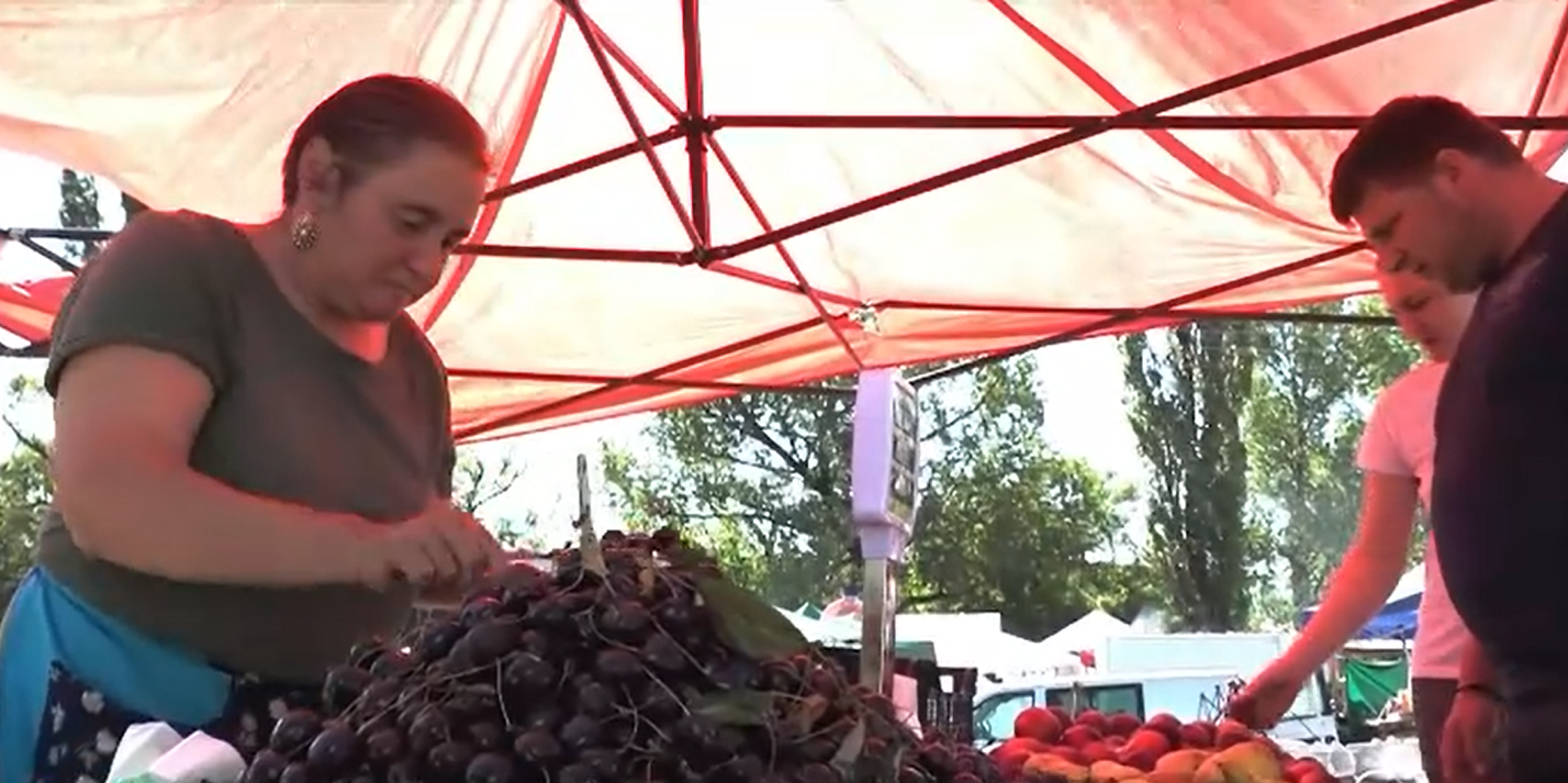 Drágák, de keresettek – Idén is népszerűek a marosvécsi cseresznyék, még ha kevesebb is termett