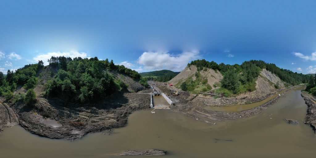 Árvízveszély Parajdnál – a Korond-patak áttörte az ideiglenes gátat