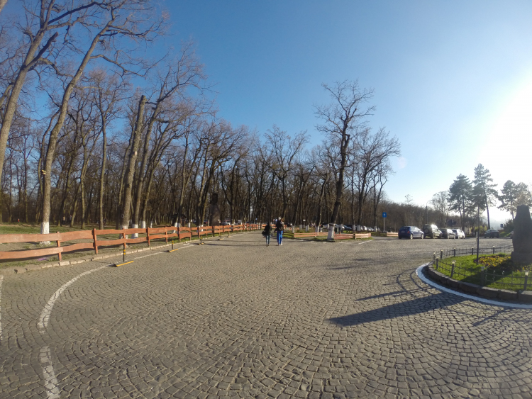 Július 5-től fizetős lesz a parkolás a Somostetőn