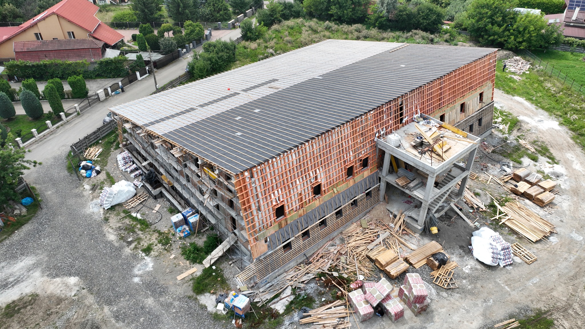 Jól halad a tanuszoda építése Szászrégenben – Úszómedence, lelátó és edzőtermek is helyet kapnak az új létesítményben