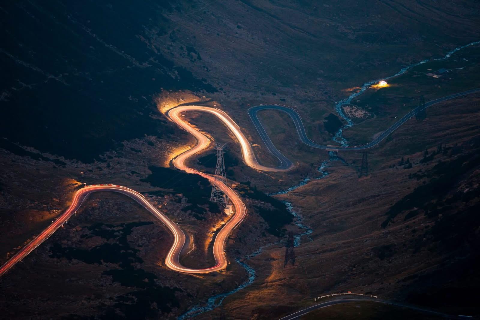 Forgalomkorlátozás a Transzfogarasi úton augusztus 29-én – exkluzív Porsche-konvoj halad át