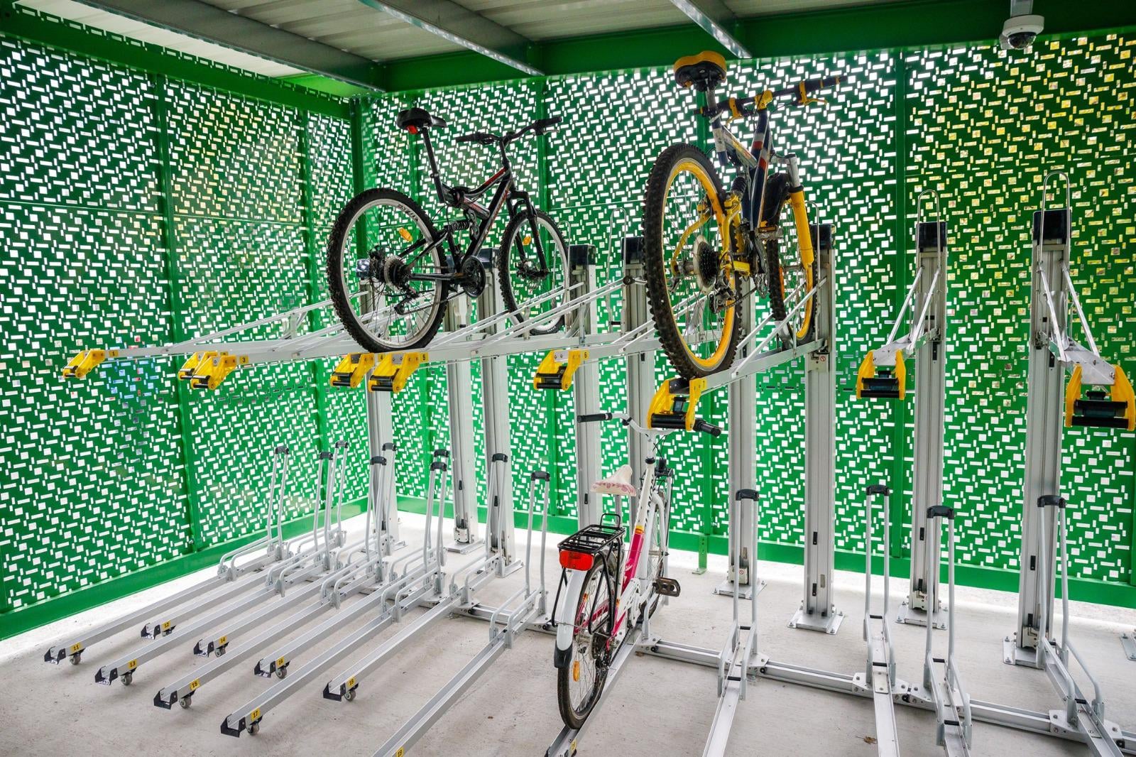 Új, biztonságos kerékpártároló épülhet Marosvásárhelyen – a helyi tanács csütörtökön szavaz a beruházásról