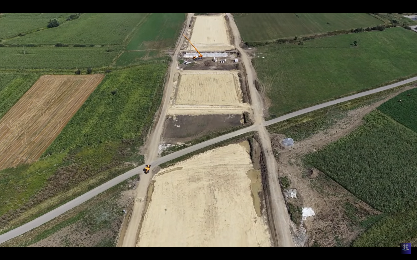 (Videó) Javában zajlanak a munkálatok az A8-as autópálya Marosvásárhely-Nyárádszereda szakaszán