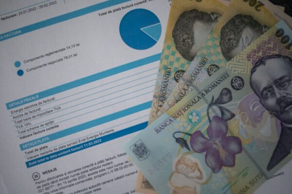 Meghosszabbították az év végéig a villanyszámla-támogatási programot