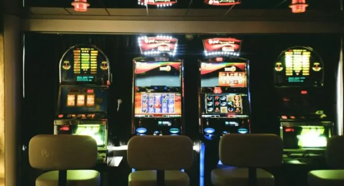 Egy nagy szerencsejáték-üzemeltető hirtelen több tucat helyszínt bezárt Romániában