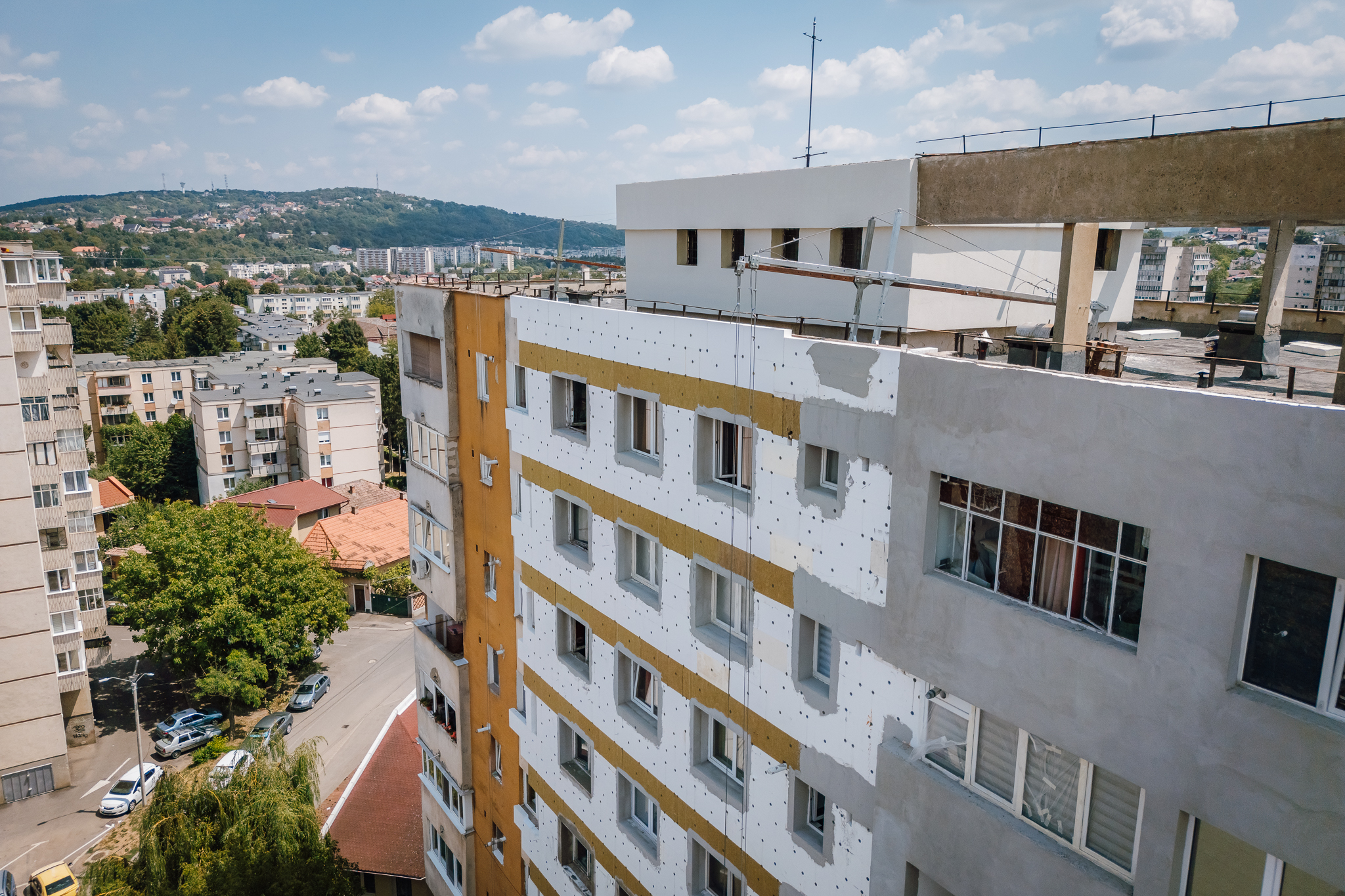24 marosvásárhelyi tömbház hőszigetelésére indult el a közbeszerzés – mutatjuk a teljes listát