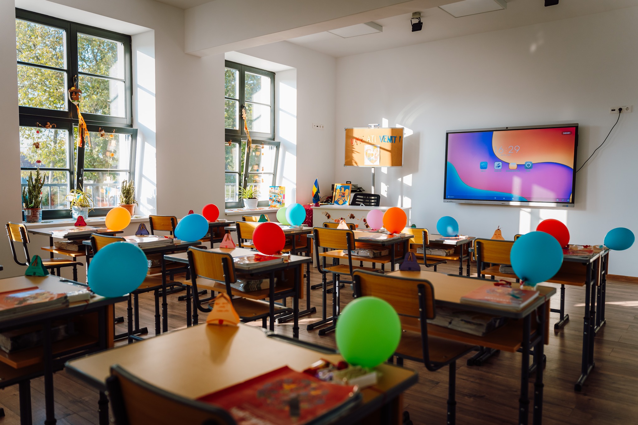 Több mint 3600 diák kezdheti meg a tanévet felújított iskolákban Maros megyében