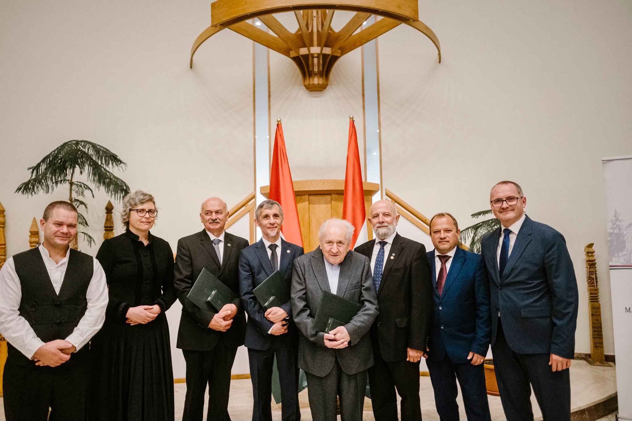 Magyar állami kitüntetéseket adtak át három erdélyi közéleti személyiségnek Sepsiszentgyörgyön