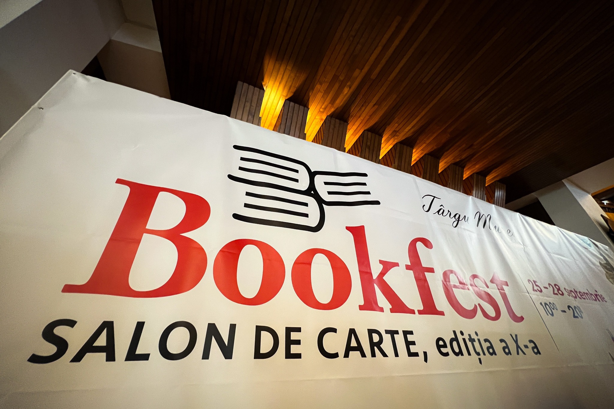 Elkezdődött a Bookfest Marosvásárhelyen – Négy nap a könyvek bűvöletében