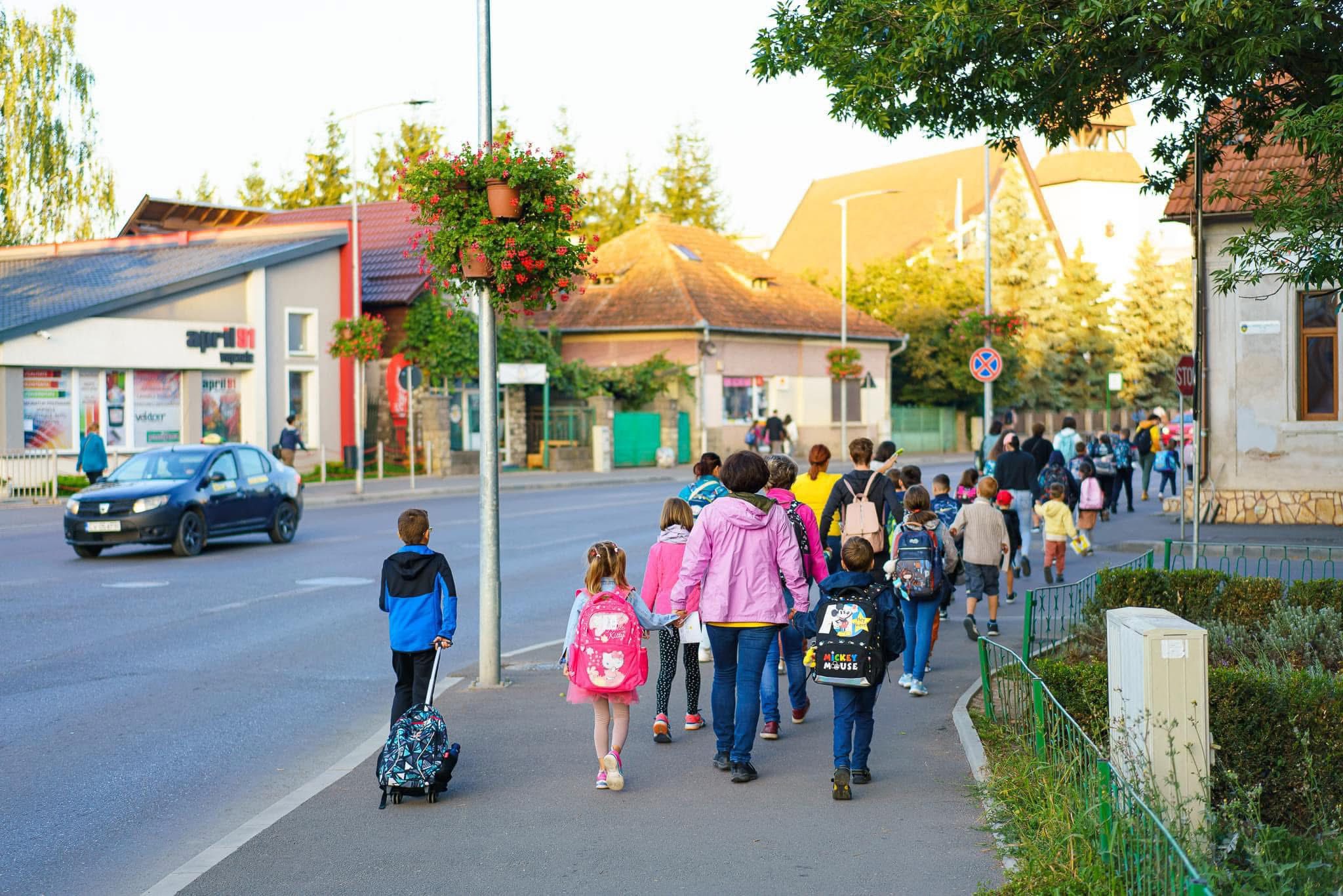 Szeptember 15-től indul a Kézdi Lábbusz/Pedibus program – nyolc útvonalon sétálhatnak iskolába a kisdiákok
