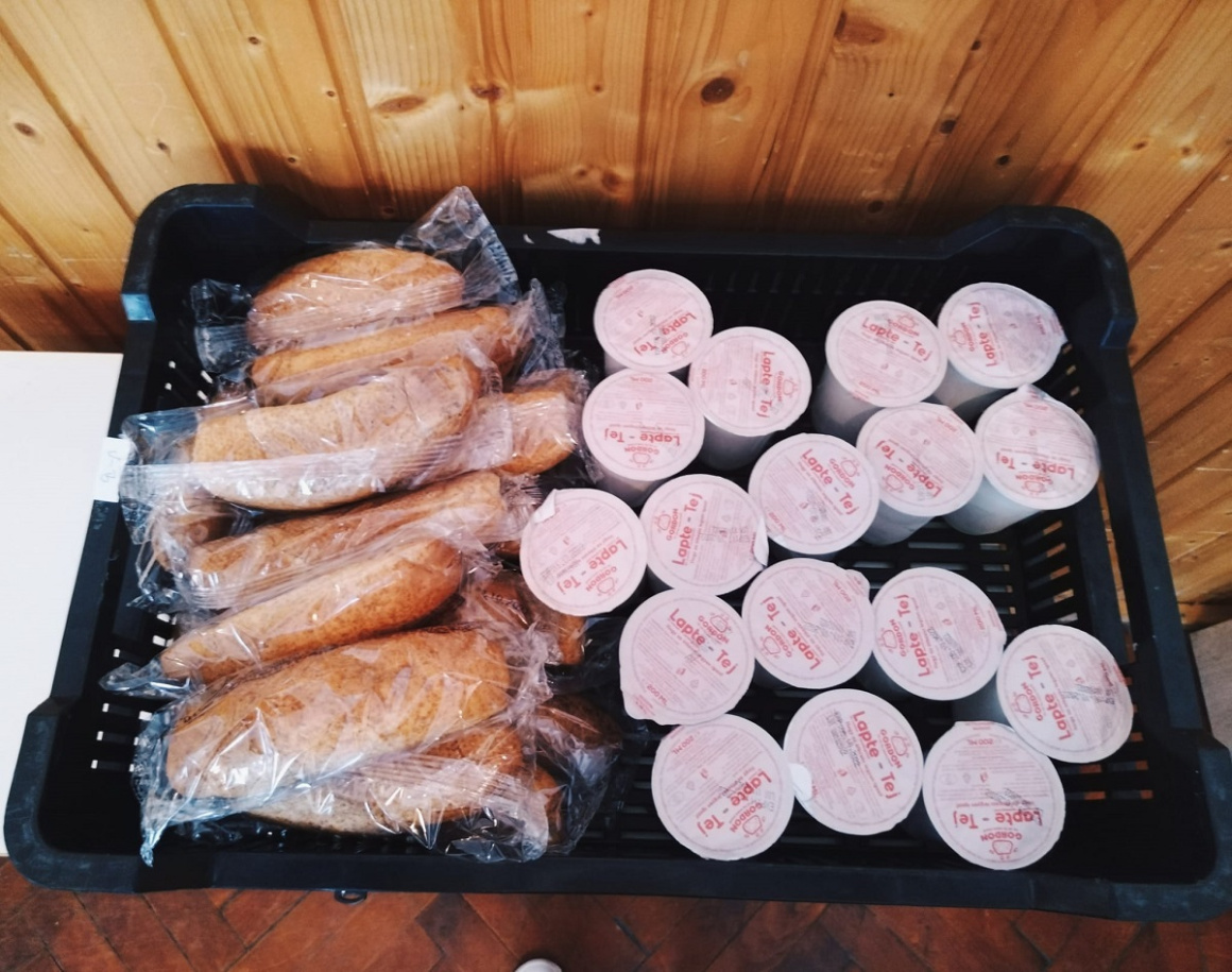 Valamivel nagyobb költségvetéssel folytatódik a tej–kifli–gyümölcs program – a Kormány megnövelte a Románia Iskolaprogramjának keretét.