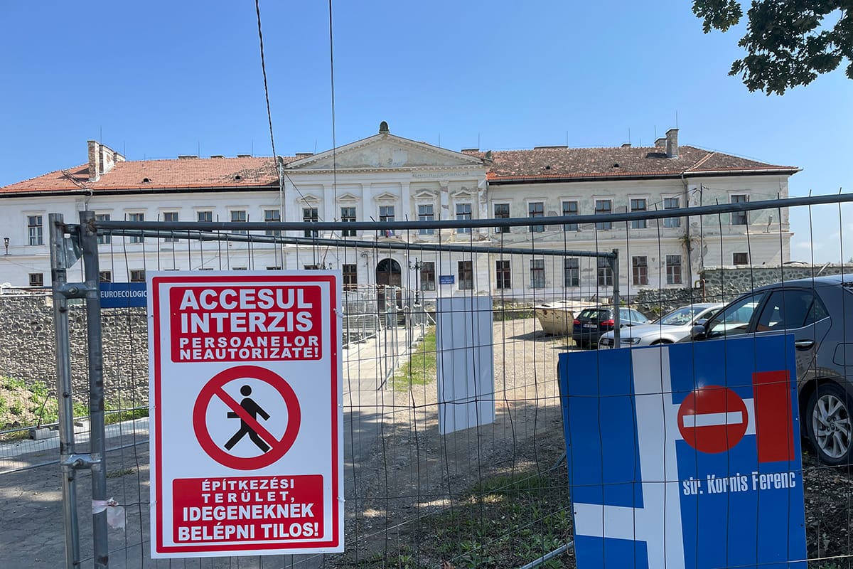 Életveszélyes a székelyudvarhelyi Eötvös József Szakközépiskola épülete – online formában zajlik az oktatás