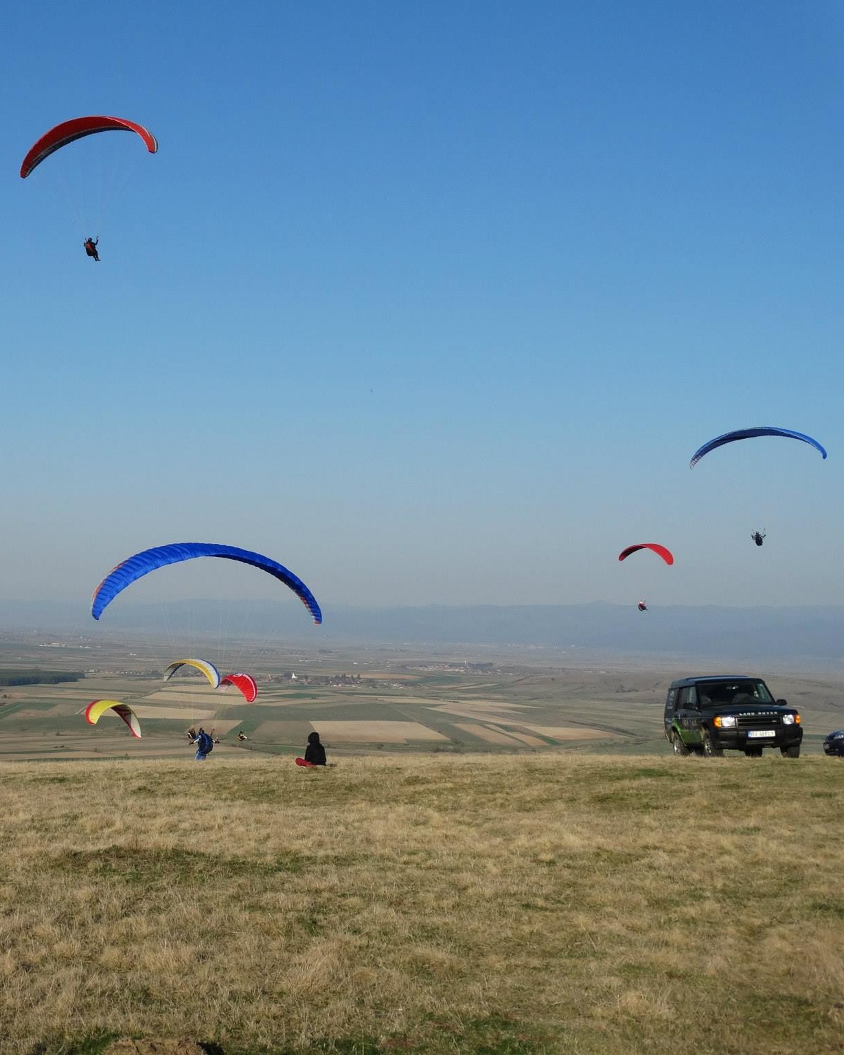 A magasból más a táj – Siklóernyőzés Kovászna megyében