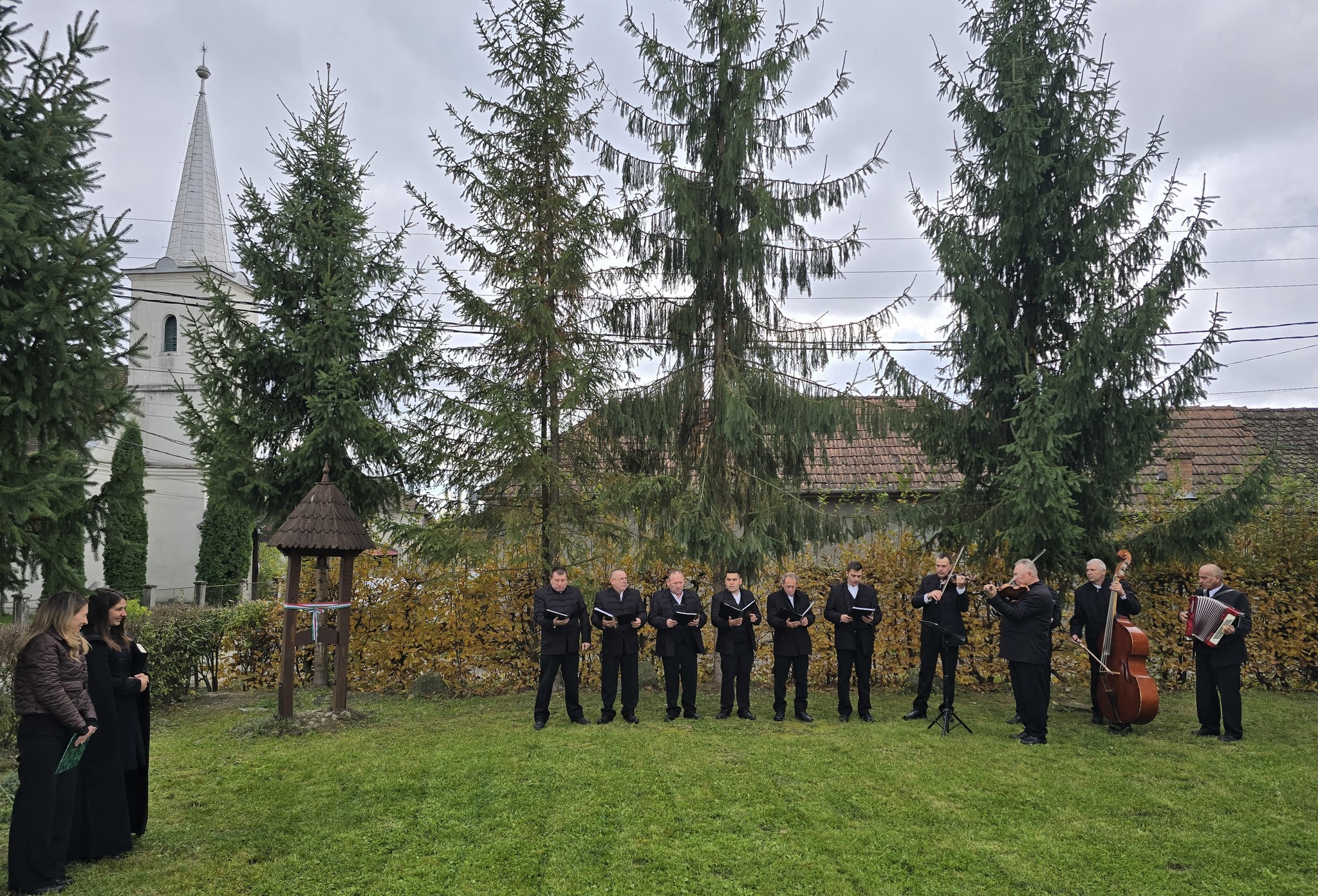 Restaurált székely kaput és haranglábat adtak át Jobbágyfalván