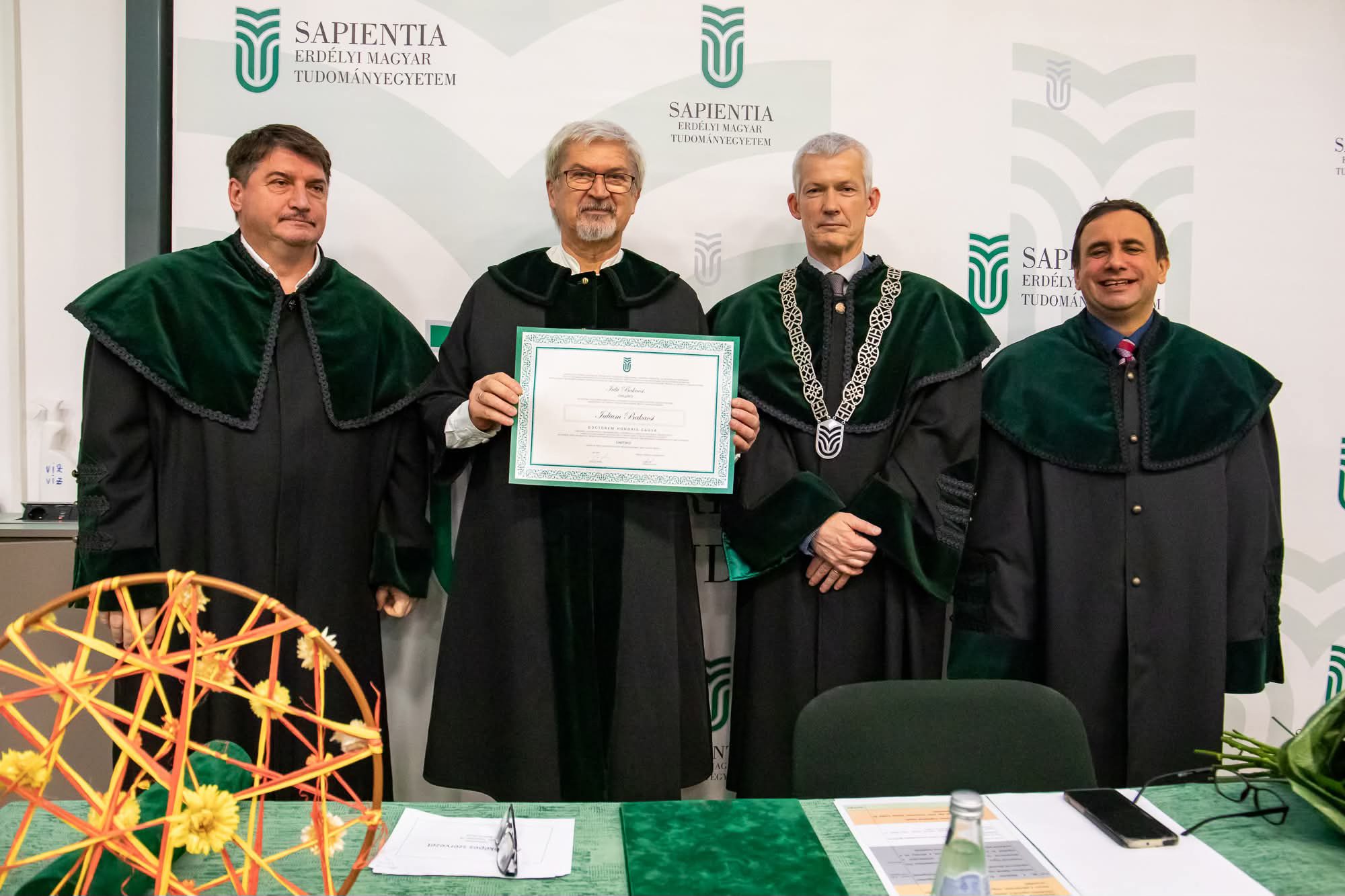 Díszdoktori címet adományozott a Sapientia EMTE Dr. Bakacsi Gyulának