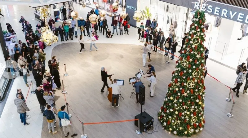 (Fotó és videó) Különleges flashmob a marosvásárhelyi Shopping Cityben!