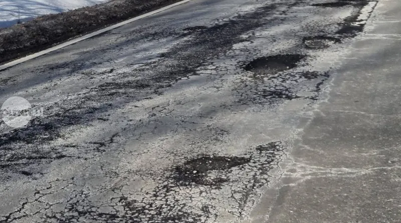 Kátyúk mindenhol: ezért nem tartósak a téli útjavítások