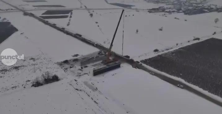 A8-as autópálya – felállították az első tartógerendákat a Marosvásárhely–Nyárádszereda szakaszon