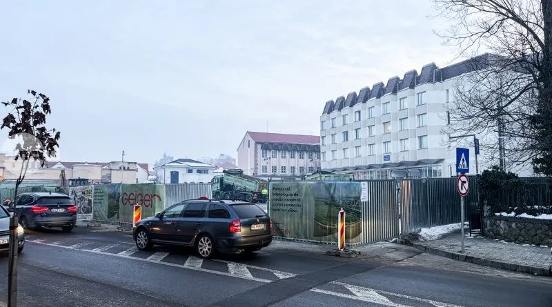 Egy éven belül elkészül a belvárosi mélygarázs Marosvásárhelyen – ismertették a költségeket és a munkálatok állását