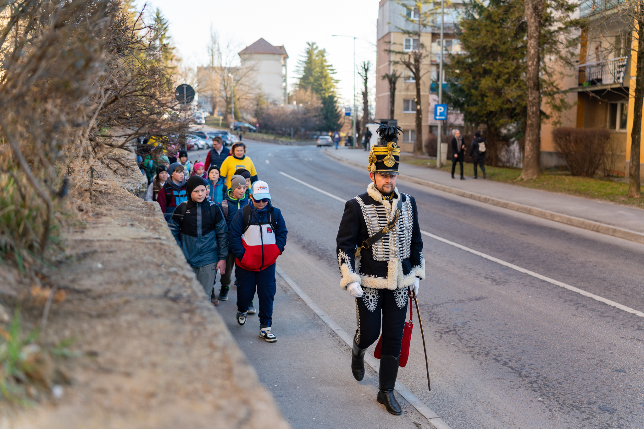 Ezen a héten iskolába menet huszárok kísérik a gyerekeket Sepsiszentgyörgyön