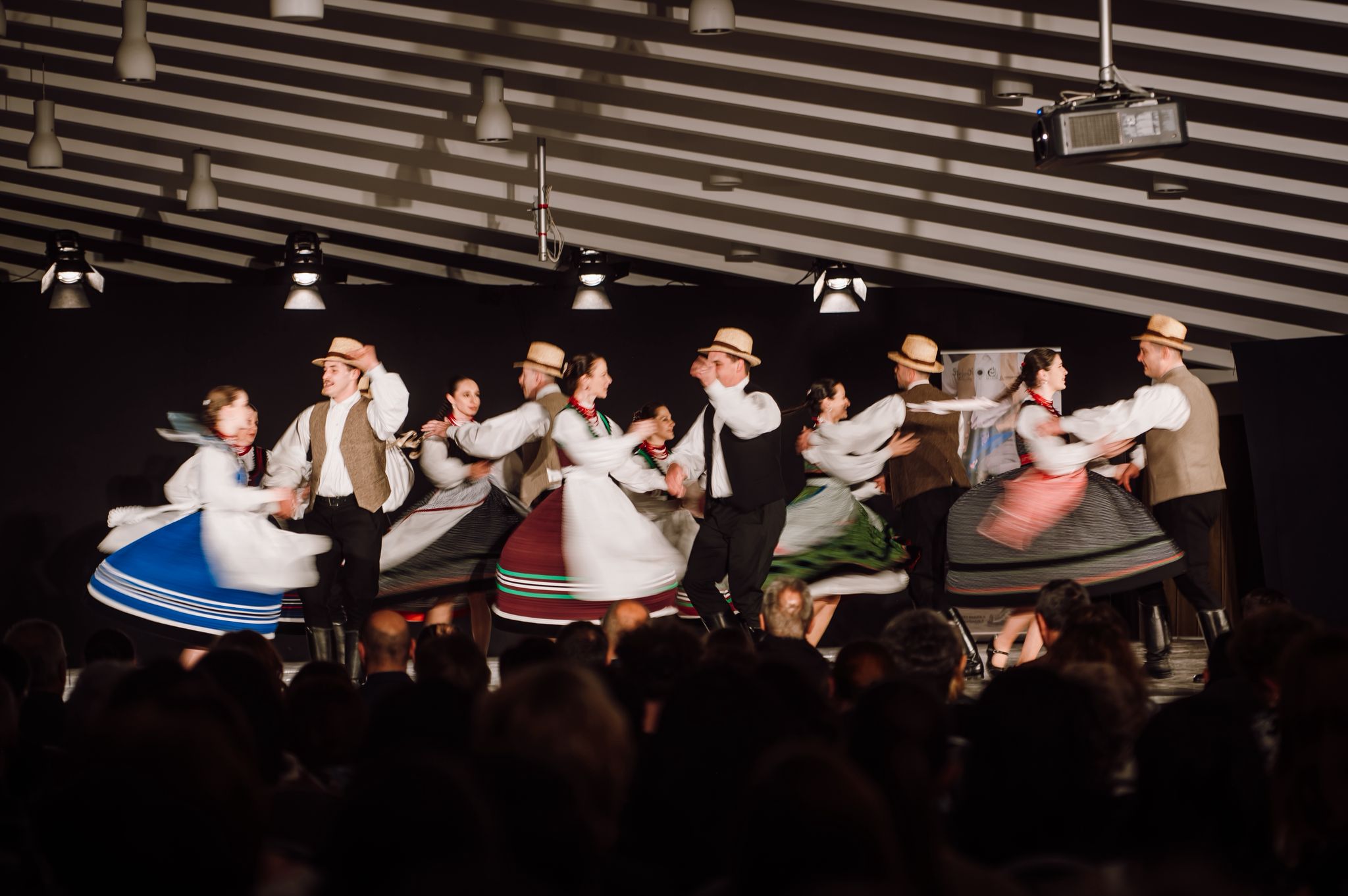 Húszéves az Erdélyi Magyar Hivatásos Néptáncosok Találkozója – a hagyomány és közösség ünnepe Szovátán