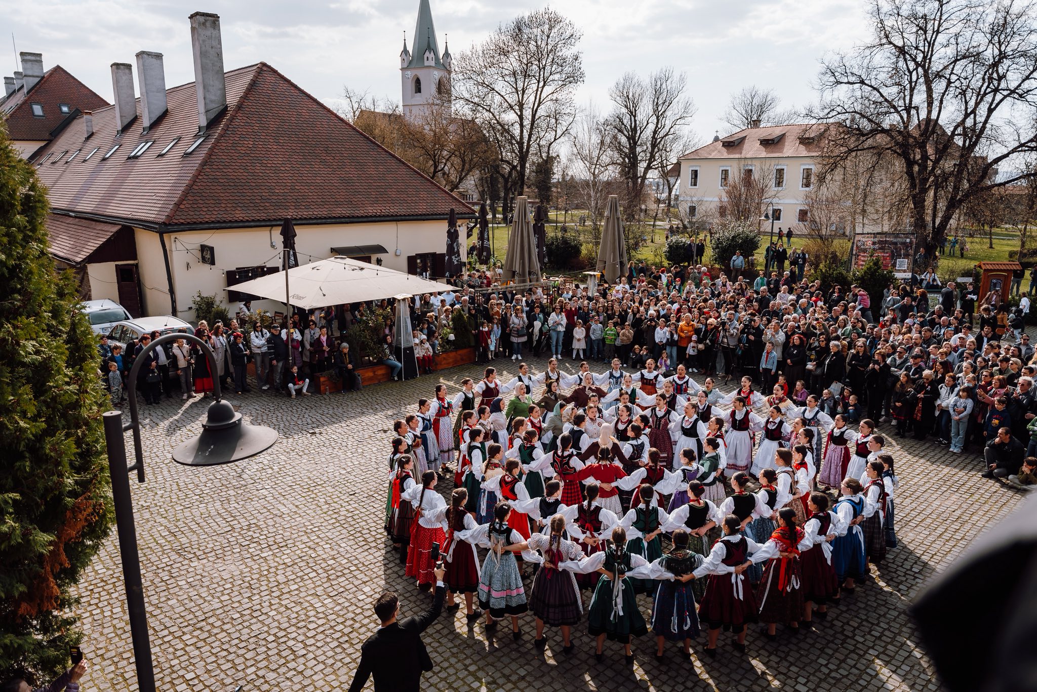 (Képgaléria) A marosvásárhelyi vár udvara a forradalom színterévé vált