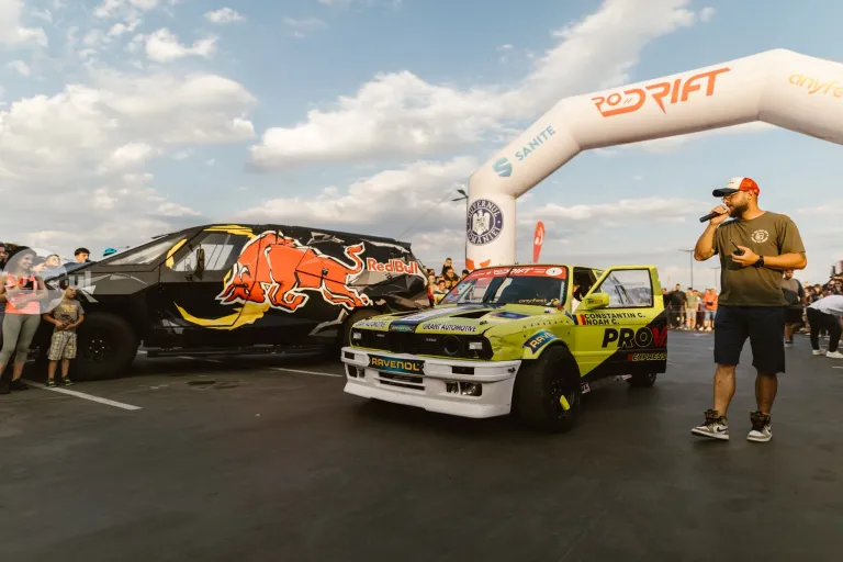 Motorok, adrenalin és driftshow a Shopping City parkolójában Marosvásárhelyen