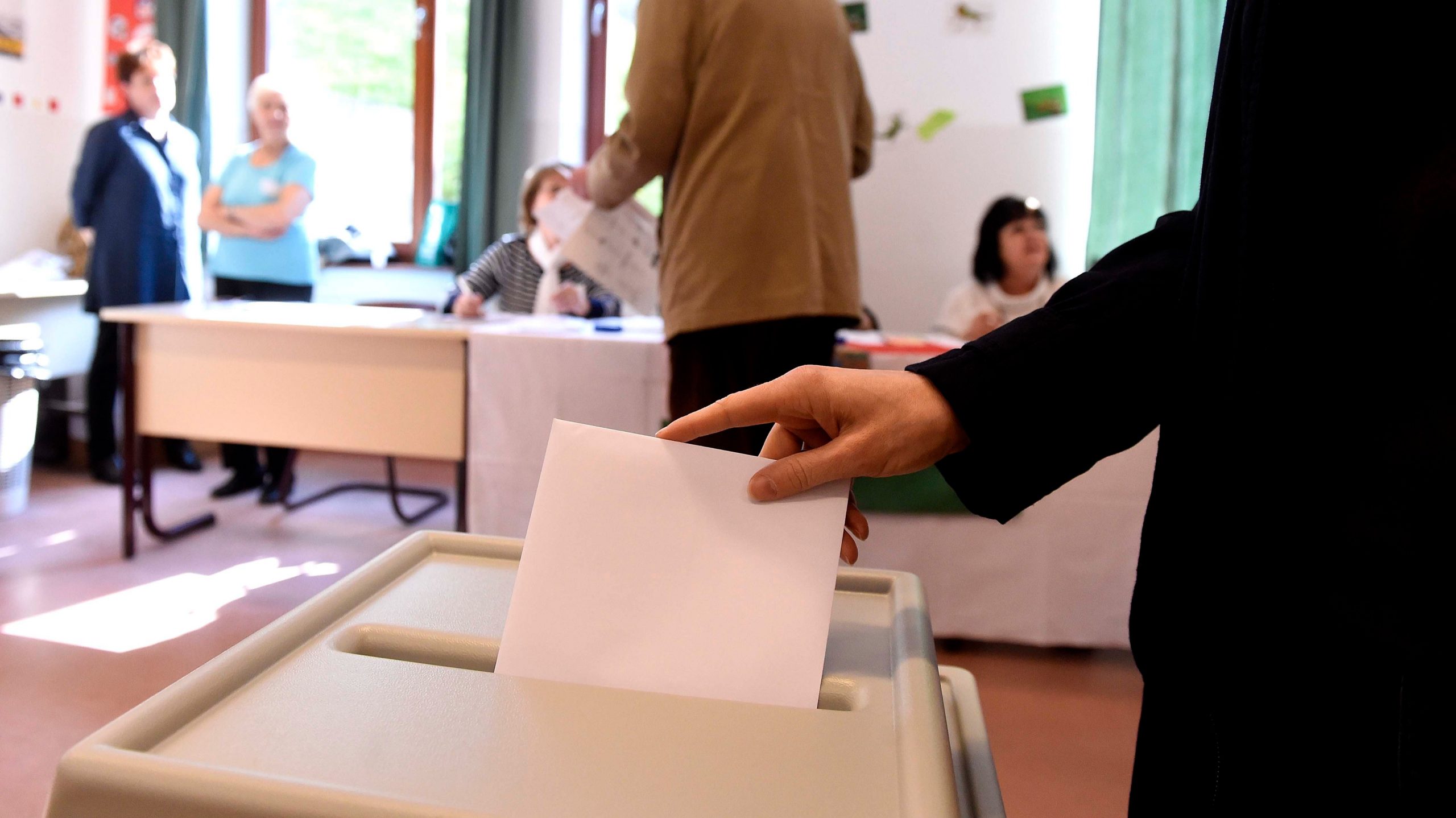 Megnyitottak a szavazókörök, Magyarországon elkezdődött a voksolás a 2026-os országgyűlési választáson